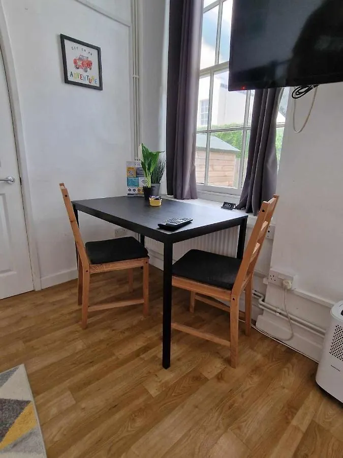 Apartment Studio Apartment, Private Parking, Walk To Centre, Uni And Hospital, Long Stay Prices Exeter